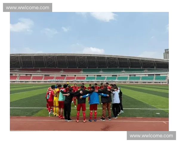 在绿茵激战中唱响激情澎湃的足球之歌点燃全场热血瞬间时刻